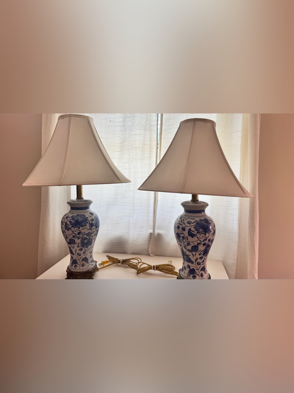 Vintage MCM Blue and White Floral Ceramic Table Lamp - Unbranded
